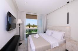 מול החוף בקיסריה