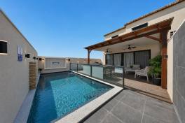 Love pool לאב פול